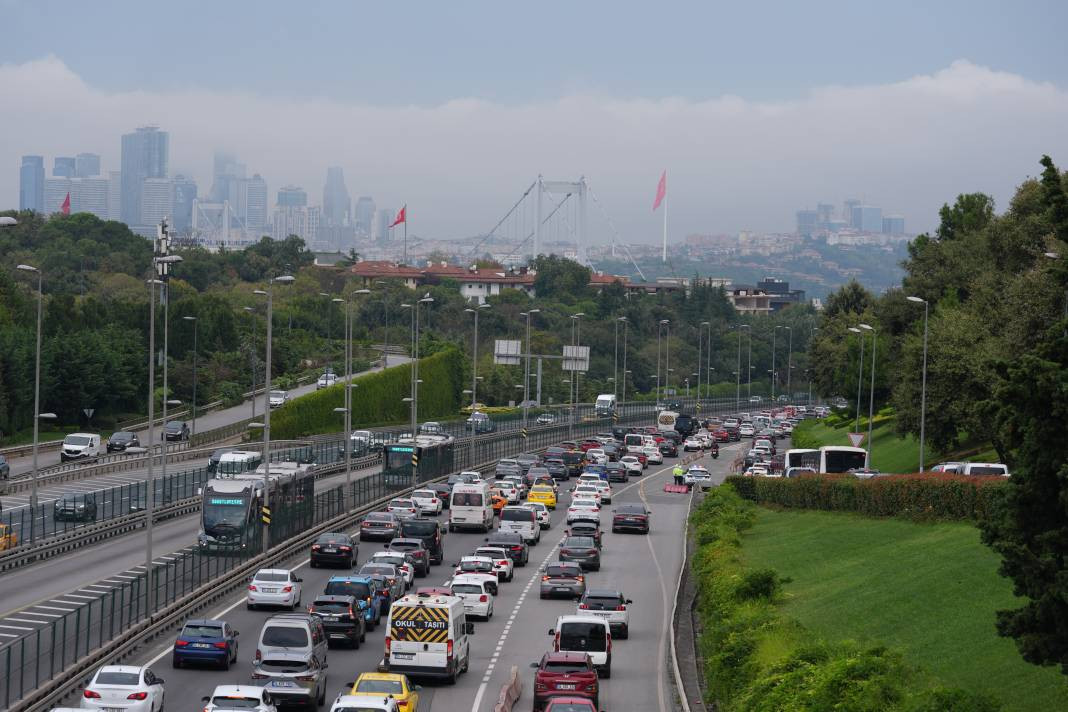 Okullarda uyum haftası başladı: İstanbul'da trafik felç oldu - Resim: 2